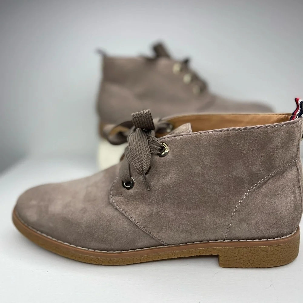 Tommy Hilfiger Taupe Suede Balbina Lace Up Ankle Chukka Casual Boots Size 8.5